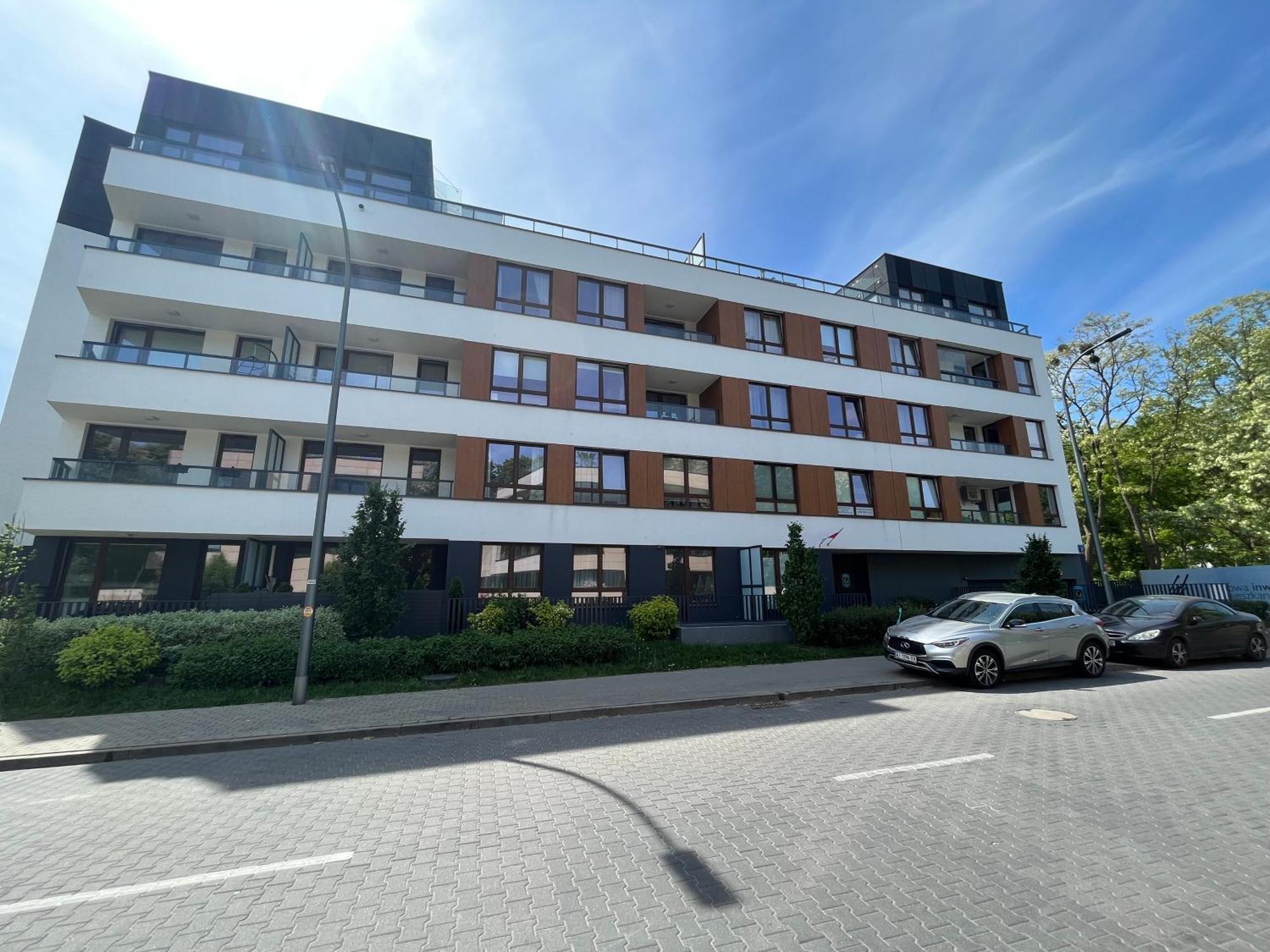 Golden Rose Metro & Park Apartment *